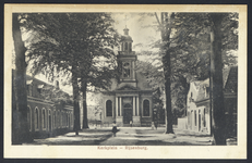 17574 Gezicht op het Kerkplein te Rijsenburg, met de R.K.-kerk St. Petrus' Banden.N.B. De gemeente Driebergen en ...